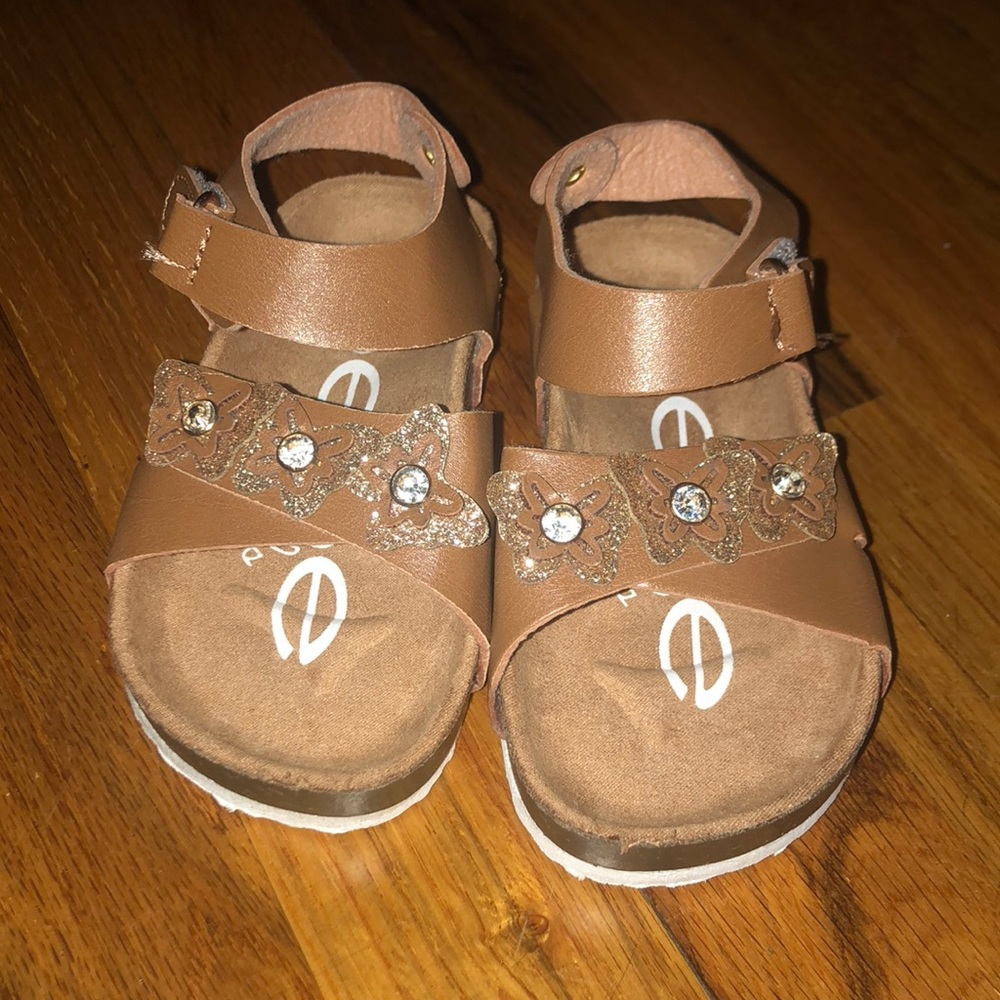 New BeBe toddler girls sandals Brown Sz7